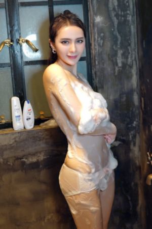 给老师下药挺进她的身体电影