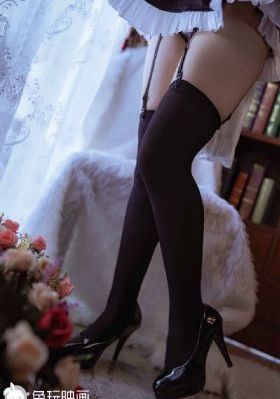 《年轻的女仆》在线观看